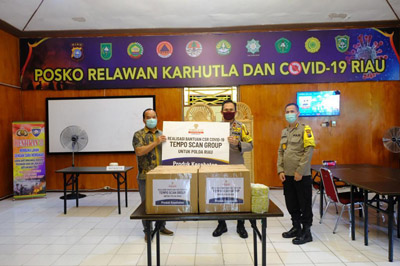Wakapolda Serahkan Bantuan Vitamin Bagi Personel Gugus Tugas Covid-19 Polda Riau